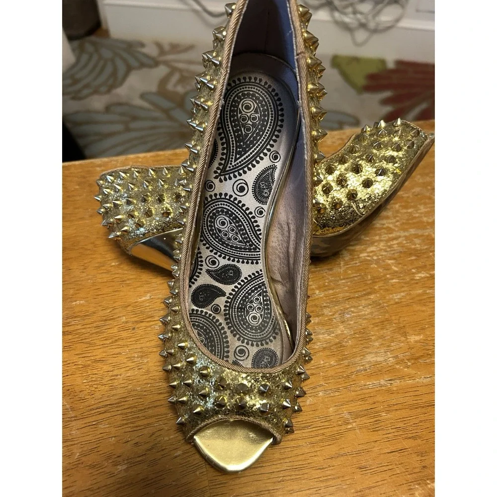 Betsey Johnson Gold Glitter Spike Pump High Heels 8M Ellina Leather Shoes Vtg